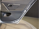 車の乗り降りの際に必ず触るドアハンドルです。使用感が気になる方はお気軽にお申し付けくださいませ。
