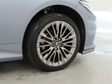 装着タイヤサイズは、225/45R18です。純正アルミホイールを装着しております。