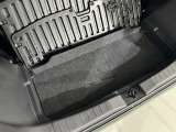 ラゲッジアンダーボックスも装備されております。荷物を載せたり、荷室が広くなりますので大型荷物も載せることができます。