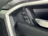 シートメモリー機能装備付きです。シートの位置をそれぞれ記憶しておく事ができるので、ご家族や、複数の方で車を乗られるオーナー様には、便利な機能です。