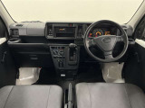 シンプルな装備で運転がしやすいクルマです!車内は若干使用感あり。