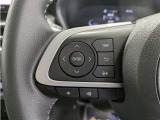 ステアリングスイッチ付き。前方から目を離すことなく操作することが可能です。