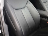 クオリティの高いシートを採用するのは、Audiのクルマづくりの哲学のひとつです。特に座り心地が重要です。体の大きなドイツ人が座っても頑丈な耐久性があります。。しかも肌触りも良く高級家具のようです。