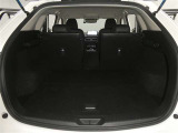 【シートアレンジ可能】ゆとりあるワイドな車内空間は、ドライブを始め買い物やレジャーなど、幅広く活躍します。一人でもみんなとでもお出かけを楽しみましょう!