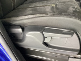 手動のレバーを使って、シートの高さや背もたれの角度を変えることができます。