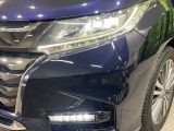 【LEDヘッドライト】悪天候や夜間走行時も良好な視界を確保し安心して運転できる高輝度LEDヘッドライトを装備!点灯速度が早く、消費電力も抑えられています。