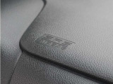 ◆助手席エアバッグ◆SRSエアバッグは、シートベルトだけでは防ぎきれない衝突時の衝撃から乗員を守るための安全装置。衝突時に瞬時に膨らみ、頭部や胸部がダッシュボードに直接衝突するのを防ぎます。