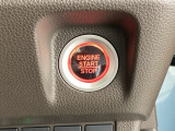 赤い丸いボタンを押して、エンジンスタートが可能なプッシュエンジンスタートシステムです!一度味わったらこの装備が必需品になってしまいます。