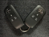 【キーフリーシステム】電子キーをポケットやカバンに入れて携帯しているだけでドアの開け閉めやエンジンのON/OFFが出来ます☆ また、イモビライザー機能も備わっていますので盗難対策もバッチリです☆
