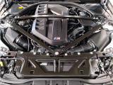 BMWのエンジンは世界的にも認められている高性能エンジンです。レスポンスがよく高回転型の心地よい吹きあがりなど駆け抜ける歓びのキーになる部分でございます。