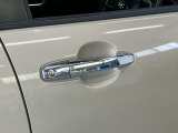 品質へのこだわり!フロアマットやシートなど車内をキレイに清掃し、ニオイや汚れなどを徹底的にクリーニングしてもらっております。室内はピカピカです☆