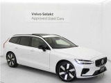 Volvo Cars appで車にリモートアクセスして、空調機能の操作や車の施錠・開錠、ソフトウェア更新などが可能です。エアコンやシートヒーターを操作して、出発前に車内を快適な温度に整えられます。