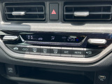 オートエアコンで、毎日のドライブを快適に。温度、風量を自動で調整し、理想的な車内環境を提供します。