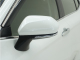 ◆ドアミラーウインカー◆ドアミラーにウインカーを装備しています。対向車に自身の進行方向を合図し安全に運転できます。