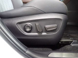 パワーシート搭載。微妙な調整が手軽にでき、ピッタリのポジションで運転することが可能です。