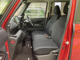 操作しやすい配置のスイッチ類と、見やすいメーターパネル。運転に必要な情報を的確に把握できます。快適な運転環境です。