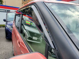 プラスチックバイザーで雨の日も車内換気で気分良くドライブ出来ます