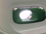 メッキベゼル付きLEDフォグランプ LEDの明るい光が霧の発生や悪天候時に視界確保をサポートします!