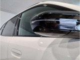 【BMWミラー】視認性の高いスタイリッシュなミラー。自動防眩機能も付いており夜間のドライビングをサポートします。