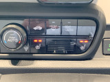 【シートヒーター(運転席・助手席)】シートを素早く温め、冬場でも快適にお使いいただけます。