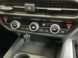 運転席/助手席シートヒーターで寒い日もすぐに温かくなり快適に過ごせます。3段階の温度調整が可能です