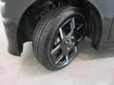 フロントタイヤの溝も十分に残っております。165/55R15となっております。