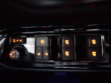新品黒革調シートカバー!レーンデパーチャーアラート!オートマチックハイビーム!プリクラッシュセーフティ!LEDルームランプ!両側パワスラ!後席エアコン!後席テーブル!スペアタイヤ!ステアリングリモコン