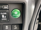 ECONスイッチ操作でエンジンやミッション、エアコンなどを総合的に制御、燃費をよくするようクルマが頑張ります。