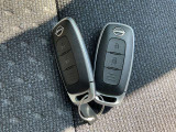 インテリジェントキーです。キーを取り出す事なく、車両のボタン操作だけてドアロック操作やエンジン始動等が可能です。