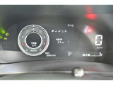 先進的なディスプレイ表示のスピードメーター。