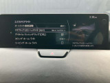 【アダプティブ・LED・ヘッドライト】 ハイ/ロー/ワイドの3種類のLEDライトを常に最適な配光に自動制御します。対向車や歩行者には照射せず、必要な部分にだけ光を当てます。