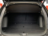 ZR-Vの荷室は広々としており十分なスペースがあります。トランクは電動で開きますので余計な力は使いません。開く範囲の調整も出来るので開きすぎてぶつける心配はございません!