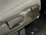 ◆シートハイトアジャスター◆運転席を上下に高さ調節ができます!運転ポジションを体格に合わせてシート調整できます。