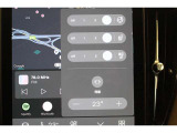 ステアリングヒーターと運転席・助手席側には3段階調整機能付シートヒーター、シートクーラーも搭載し、寒い時期も快適に過ごせます。