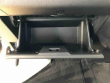 よく使うものが手を伸ばせばすぐ届く、機能面で充実した収納。
