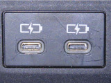 充電用USB端子を装備しております。