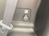 後部座席にもアクセサリーソケットが1口ございます。