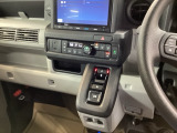 運転席周辺のスマートなレイアウトが、操作のしやすさを実現。快適なドライブをサポートします。