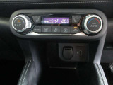 ■オートクーラー。(運転席&助手席シートヒーター付)。■USB電源ポート付なので運転しながら携帯電話が充電できて便利です。