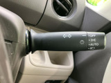 視認性の高いウインカーレバーで、安全な車内空間を演出。スムーズな操作で、周囲への注意喚起を確実に行えます。