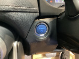 スマートキーをポケットやバッグに入れたままで、キーを差し込むことなくボタンを押すだけでエンジンが始動します。