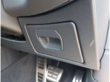 Audi正規ディーラーが高品質をお約束。高度な訓練・教育を受けたAudi専任メカニックが、100項目にもおよぶ精密な点検を実施。すべてクリアしたAudi車だけ、あなたのお手元に届けられるのです