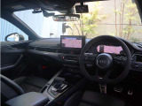 内装はシンプルに使い勝手を考え作られています。お車を運転する感覚をダイレクトに体感して頂けます。室内も広くロングドライブにも快適にお過ごしいただけます。