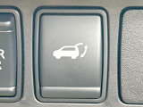 【パワーバックドア】スマートキーや運転席のボタンを押すだけでリアゲートが自動で開閉します!荷物を持っている時や、高い位置にあるバックドアを閉める際に便利な機能です♪