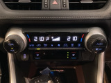 ダブルエアコンは、運転席と助手席でそれぞれ異なる温度を設定できます。