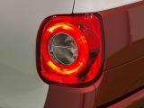 丸目で愛嬌のあるデザインのLEDリヤコンビネーションランプ(LEDストップランプ)が省電力・長寿命化を実現。