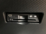 高速道路に乗るときは必需品です。有料道路の料金をキャシュレス ノンストップで通過できます。ETCカードは現在使用中のもので大丈夫です。