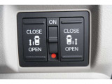運転席からも両側電動スライドドアの操作が可能です♪