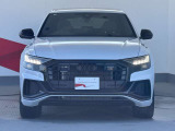 Audiの象徴であるシングルフレームグリルをよりワイドで低くシャープなデザインとすることでワイド&ローのフォルムを協調しています。