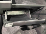 すぐに取り出せ、しまえる多彩な収納が付いてます